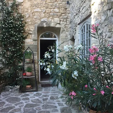 Bed & Breakfast La Maison Des Lauriers 3*