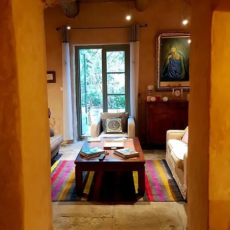 La Maison Des Lauriers Bed & Breakfast